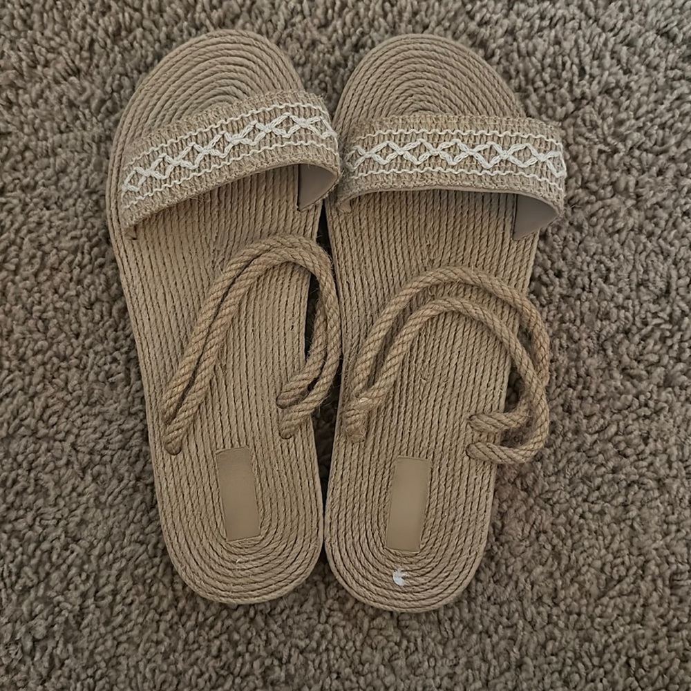 Cute western like sandals- never even wore them,I’m a size 8 these are 8.5